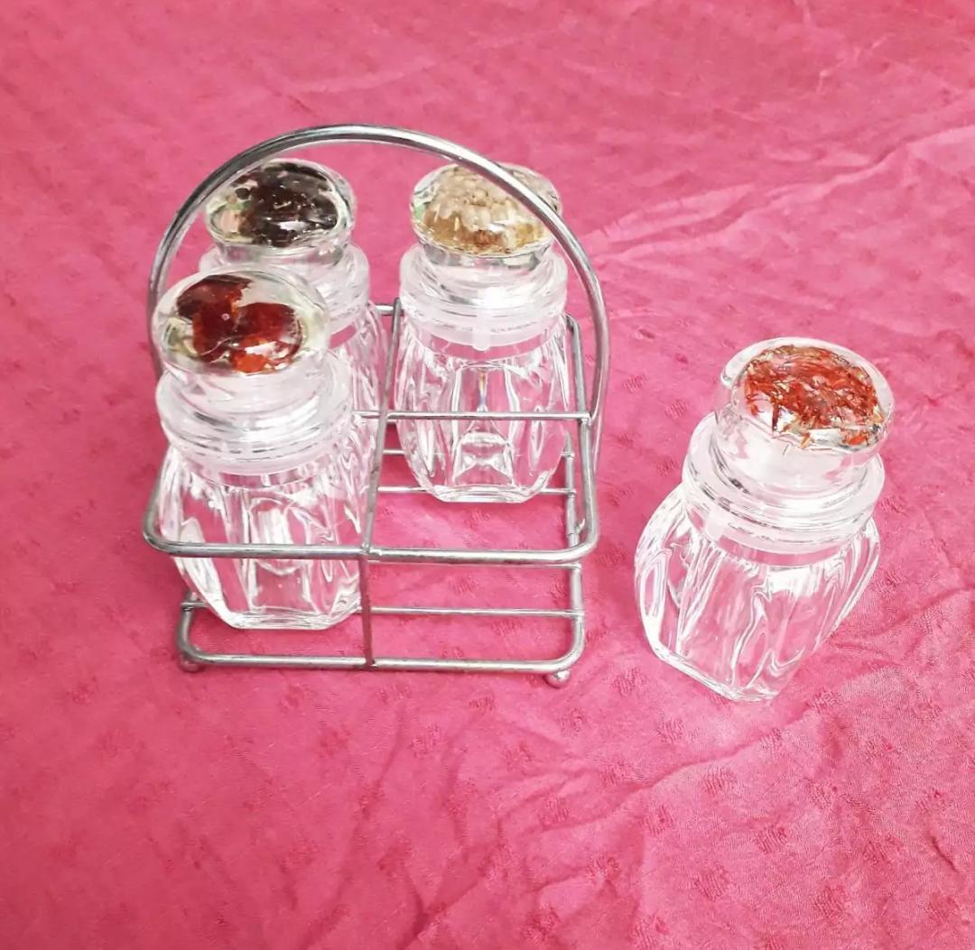 4 Pcs ACRYLIC Kitchen Salt & Pepper Shaker With Stainless Steel Holder